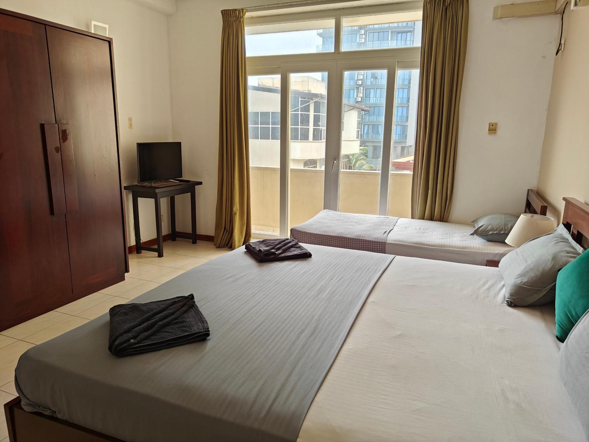 Palmyrah Residencies Hotel Kolombo Bagian luar foto