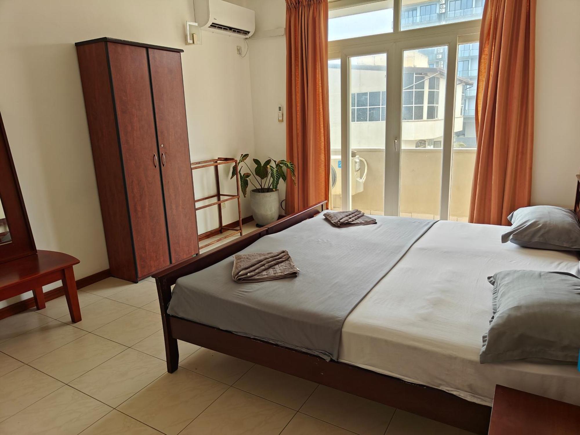 Palmyrah Residencies Hotel Kolombo Bagian luar foto