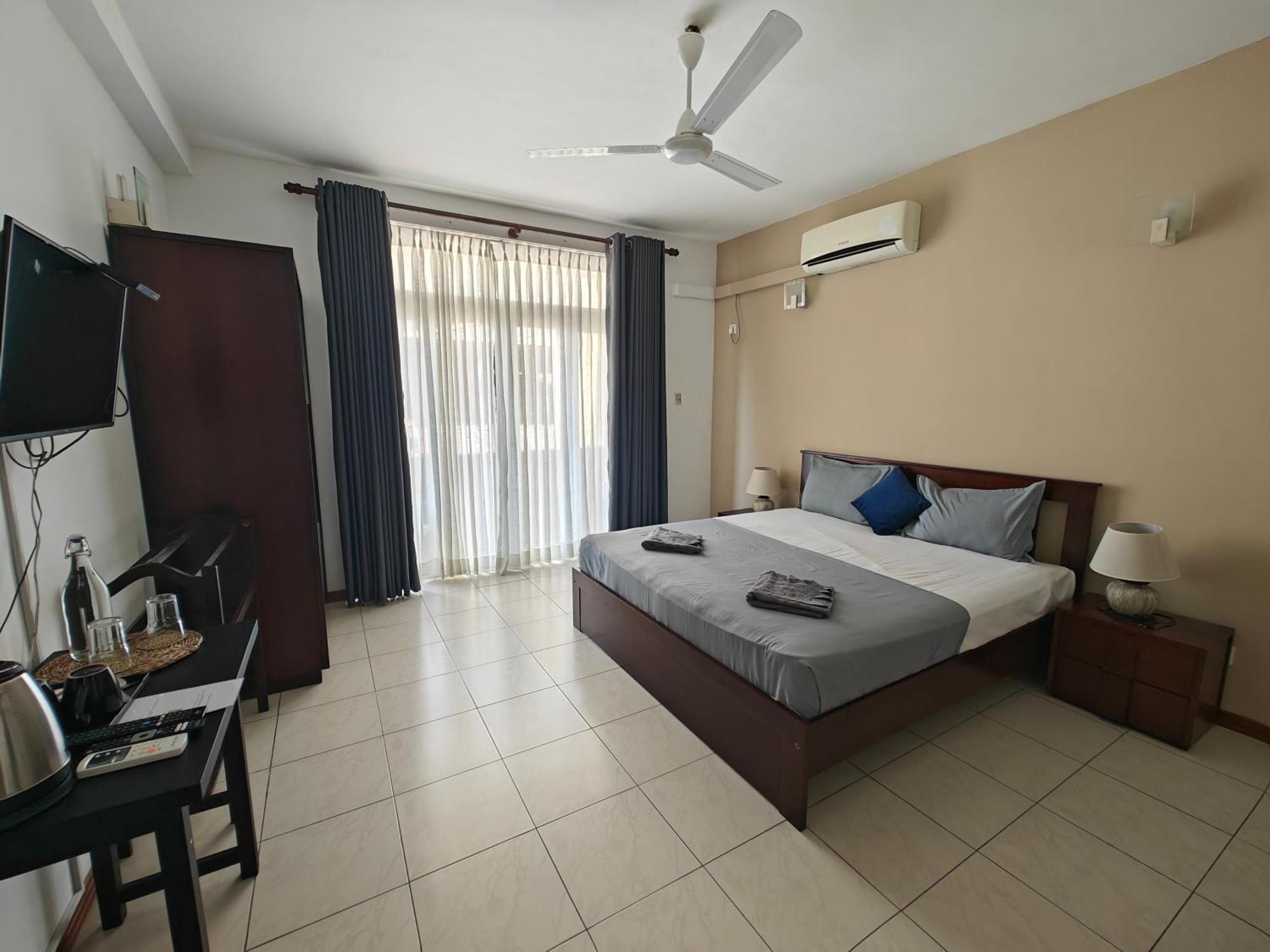 Palmyrah Residencies Hotel Kolombo Bagian luar foto